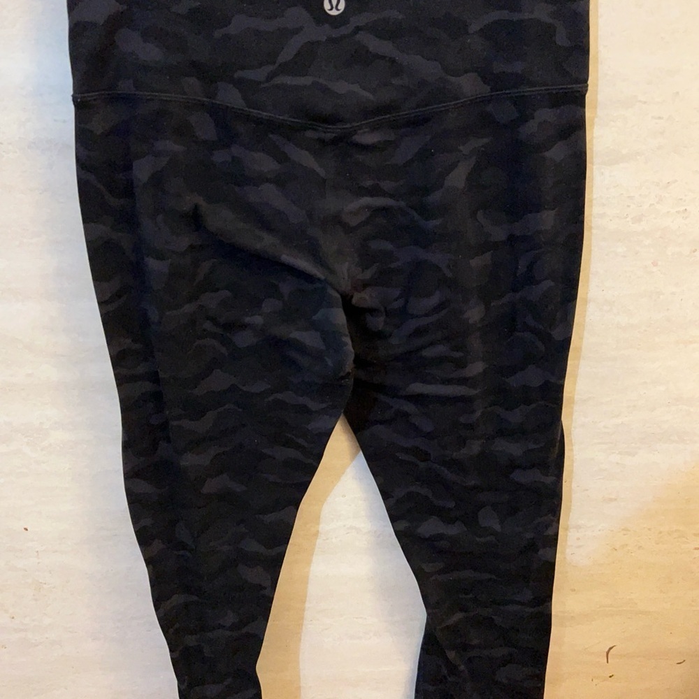 Lululemon Align Crop *21"
Sequoia Camo Print Deep Coal Black - Picture 5 of 7